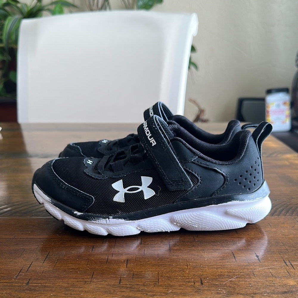 Under Armour Black and White Sneakers with Cushioned Sole - Picture 4 of 12
